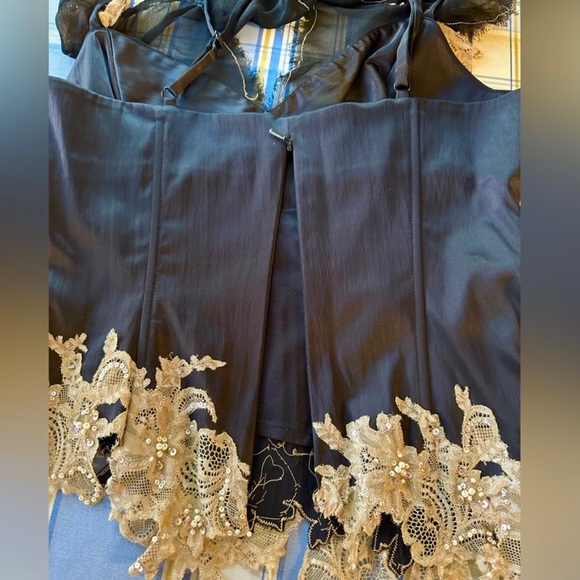 ♠️ MANDALAY GOLD LACE EMBROIDERY CORSET ♠️ - Picture 8 of 15